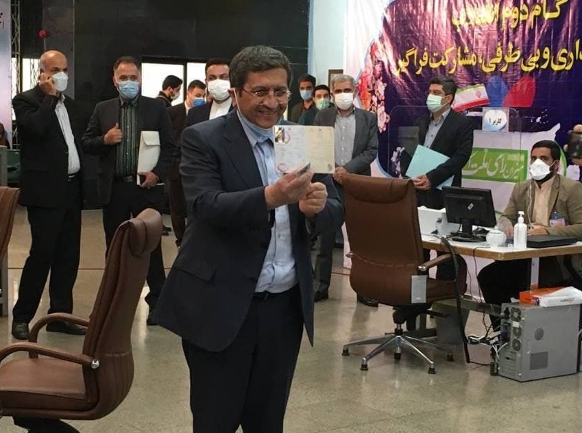 عبدالناصر همتی در انتخابات ریاست‌جمهوری ۱۴۰۰ ثبت نام کرد