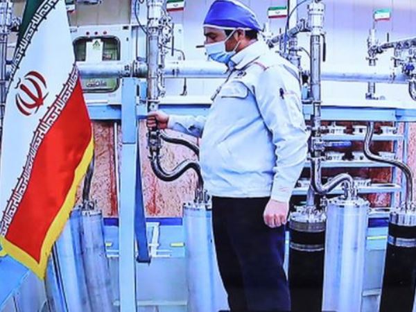 رویترز: ایران تعداد سانتریفیوژهای غنیسازی ۶۰ درصد را از دو مجموعه آبشار به یک مجموعه کاهش داده رویترز: ایران تعداد سانتریفیوژهای غنیسازی ۶۰ درصد را از دو مجموعه آبشار به یک مجموعه کاهش داده