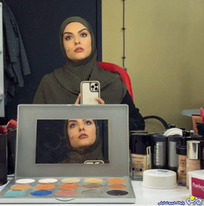 سلفی دنیا مدنی در اتاق گریم +عکس