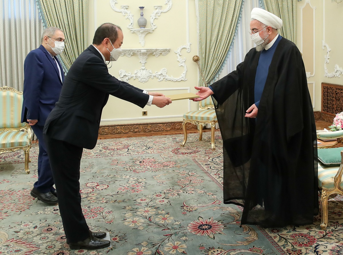 روحانی: مشکلات ایجاد شده ناشی از تحریم های غیرقانونی آمریکا بر روابط کره جنوبی با ایران باید هرچه زودتر حل و فصل شود