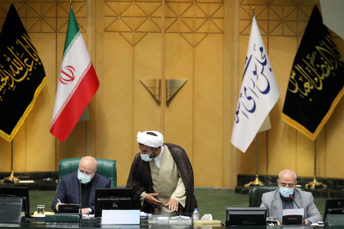 تصویب تحقیق و تفحص از حقوق‌های نجومی در دولت روحانی