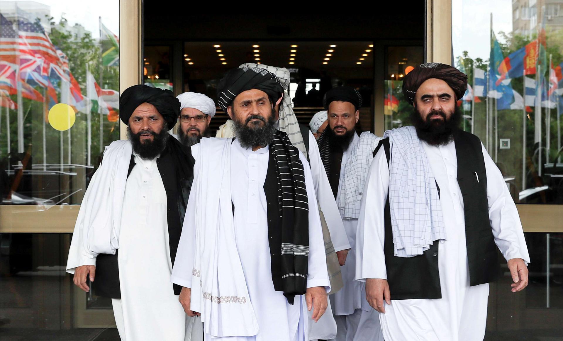 عضو ارشد طالبان: علما تصمیم خواهند گرفت زنان چه بپوشند عضو ارشد طالبان: علما تصمیم خواهند گرفت زنان چه بپوشند