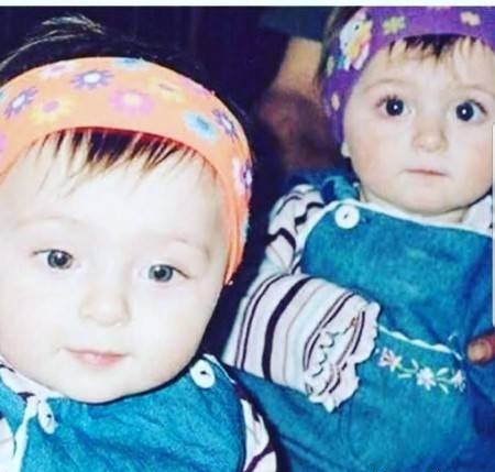 کودکی سارا و نیکا