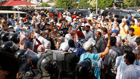 در تونس چه خبر است؟ برکناری نخست‌وزیر، تعلیق پارلمان و ادامه واکنش‌های داخلی و خارجی؛ آخرین خبرها و تحولات+ تصاویر
