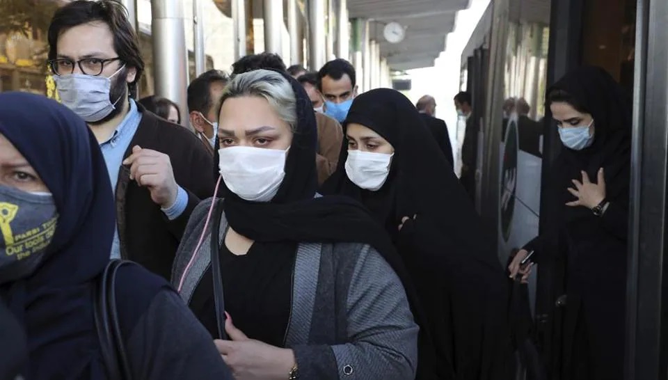 معاون ستاد کرونای تهران: کشور به قله پیک پنجم کرونا رسیده / در اماکن عمومی استفاده از دو ماسک اجباری است