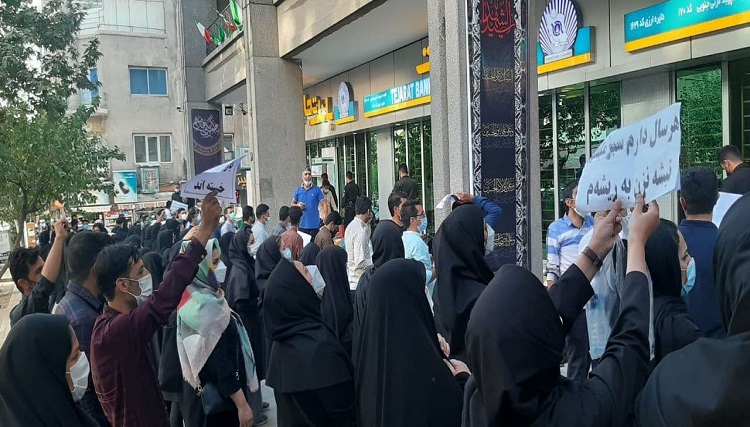 انتظار ۱۰ ساله معلمان برای رتبه‌بندی/ کمیجانی: تغییر دولت، دلیل عدم تصویب لایحه رتبه بندی معلمان است