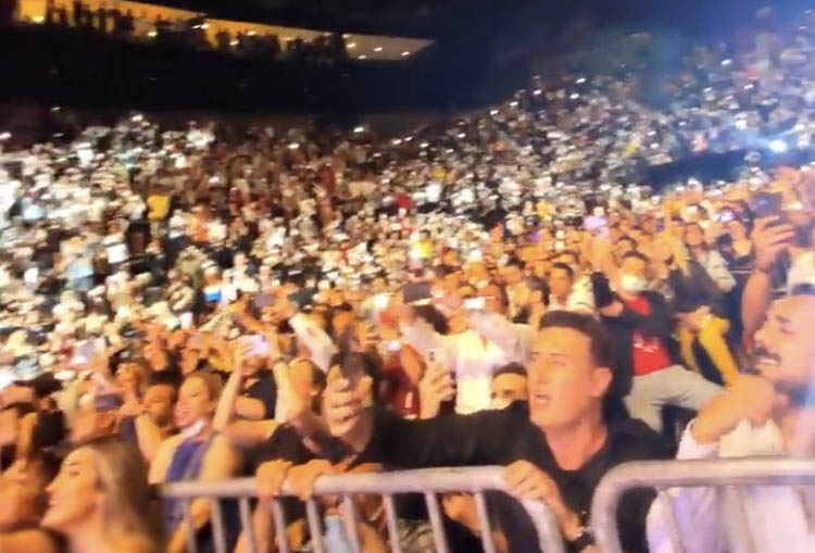 موج ششم کرونا همرا با آقای صدا/ واکنش‌های منفی نسبت به کنسرت ابی در ترکیه