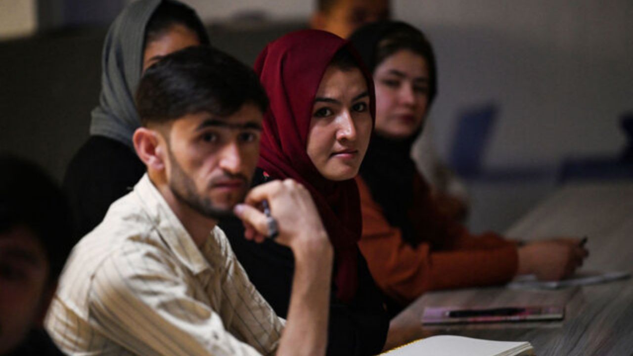 طالبان: زنان به شرط رعایت حجاب و پوشش مشروع می توانند در دانشگاه تحصیل کنند/ کلاس‌های درس مختلط نخواهد بود