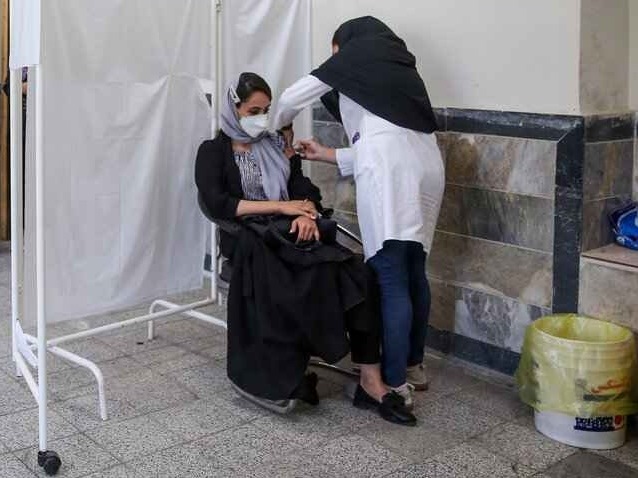 واکسیناسیون افراد بالای ۱۸ سال در تهران آغاز شد