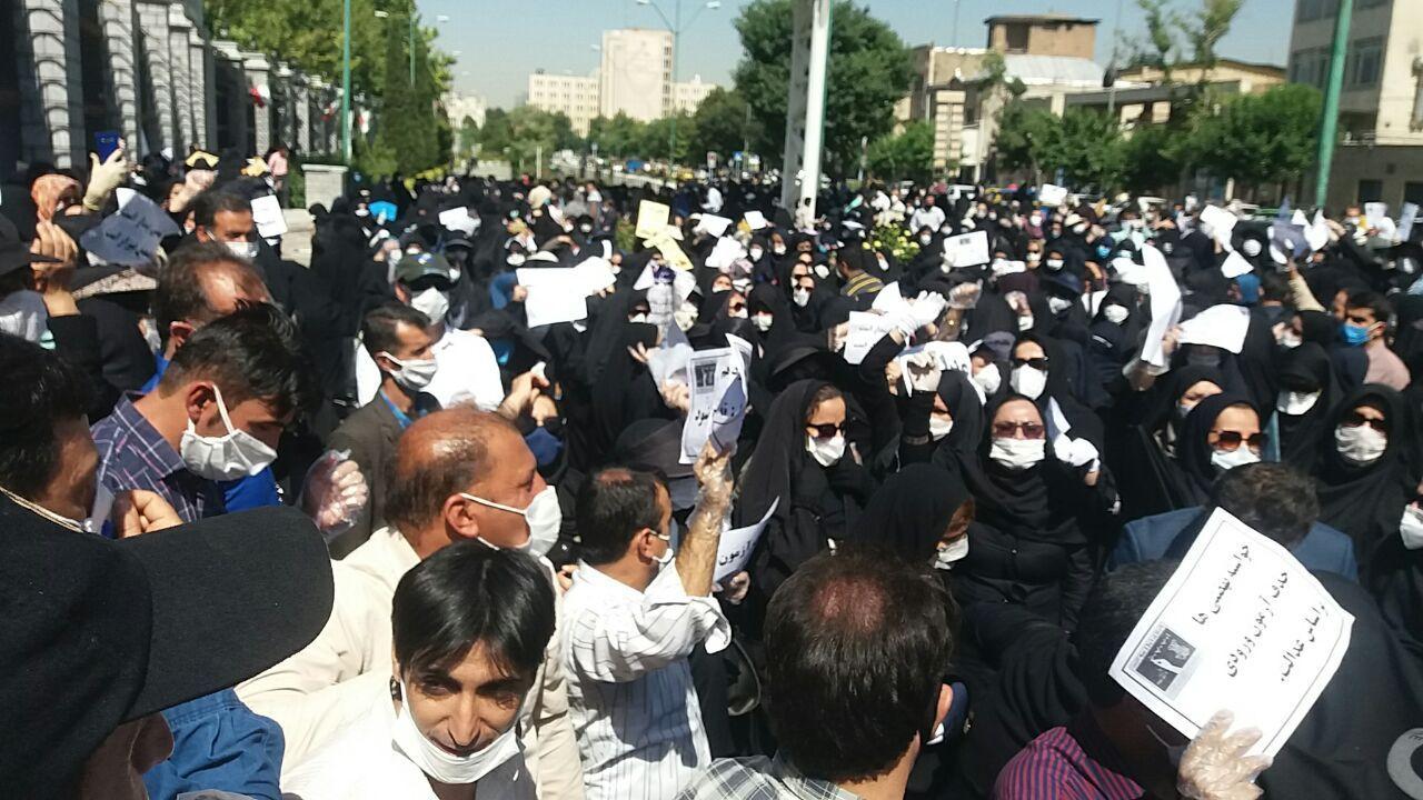 اعتراض فرهنگیان در واکنش به عدم اجرای رتبه بندی معلمان