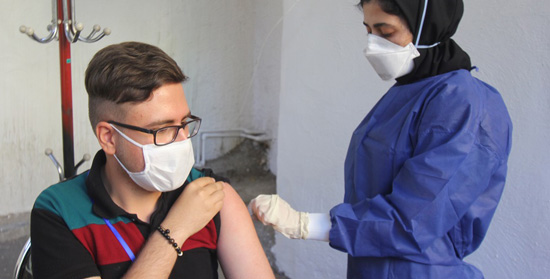 دانشگاه علوم پزشکی تهران: تا ۱۵ روز دیگر مرحله اول واکسیناسیون کرونا به پایان می‌رسد
