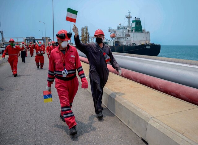 ادعای رویترز: ایران و ونزوئلا توافق سواپ نفت امضا کردند