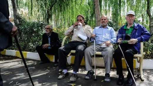 کارگران و بازنشستگان: دیگر توان خرید شیر و ماست و تخم مرغ را هم نداریم!