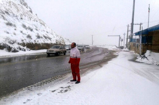 بارش برف و باران در برخی استان ها/ تهران 5 درجه سردتر می شود