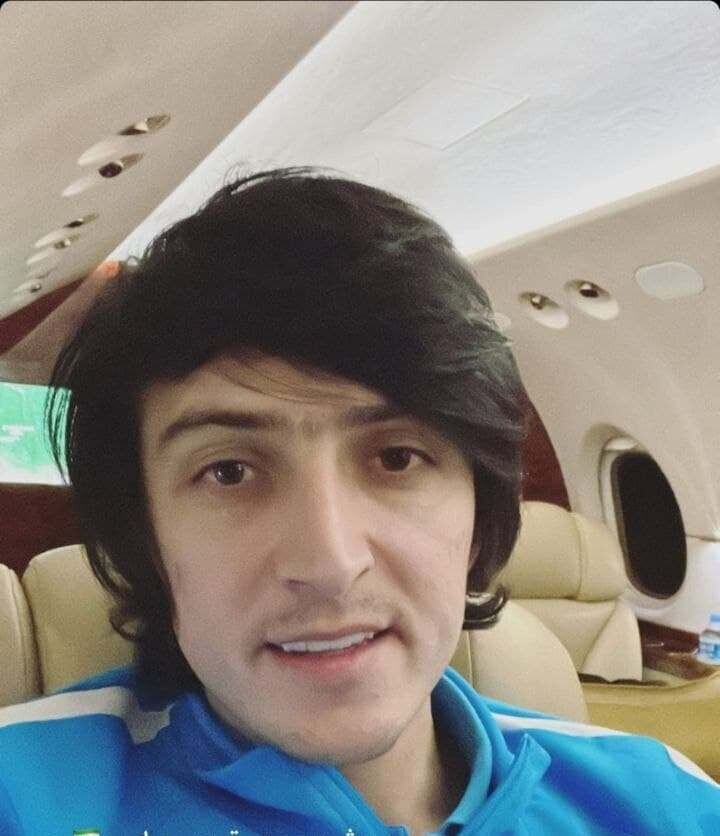 تصویری عجیب از سردار آزمون در راه تیم ملی