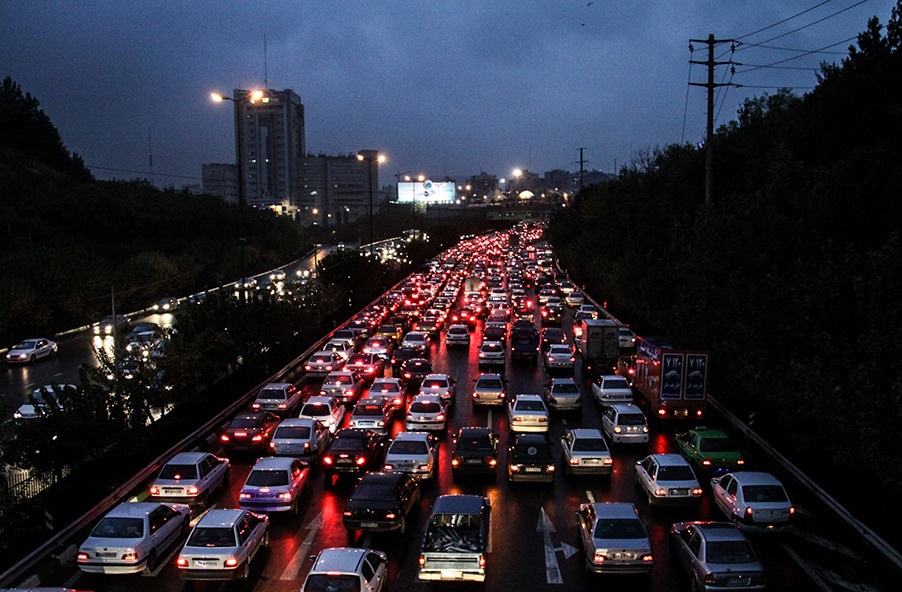 چرا خیابان های تهران قفل است؟  / تغییر ساعت طرح ترافیک مشکلی را حل نمی کند