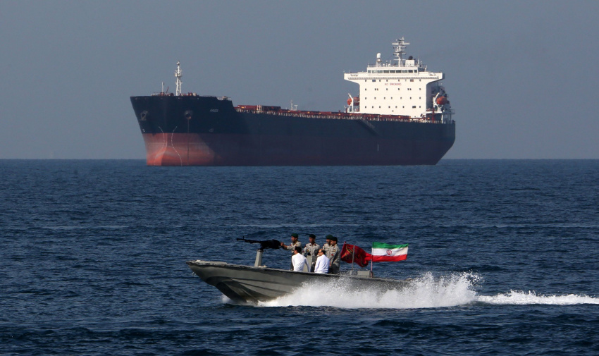 نگاهی متفاوت به توقیف یک نفتکش در دریای عمان