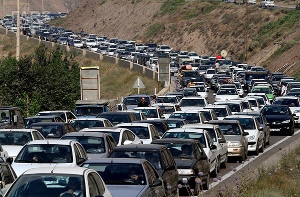 ترافیک نیمه سنگین در جاده چالوس / آزادراه کرج - تهران سوت و کور است
