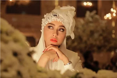 اختلاف بر سر رونمایی از لباس عروس بهاره کیان افشار