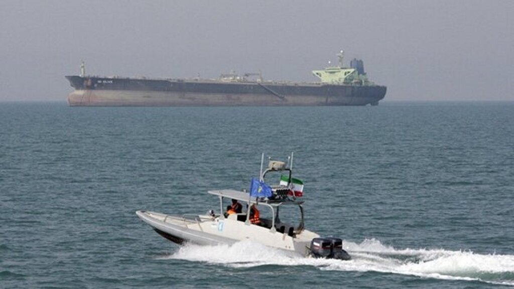 توقیف یک کشتی خارجی در آبهای فارس