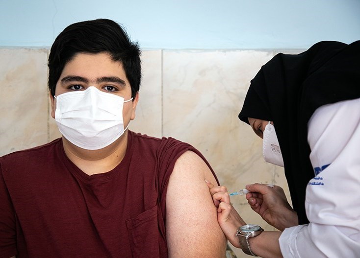 سالن ها: 65 درصد دانش آموزان 12 تا 18 ساله تهران اولین دوز واکسن کراون را دریافت کردند.