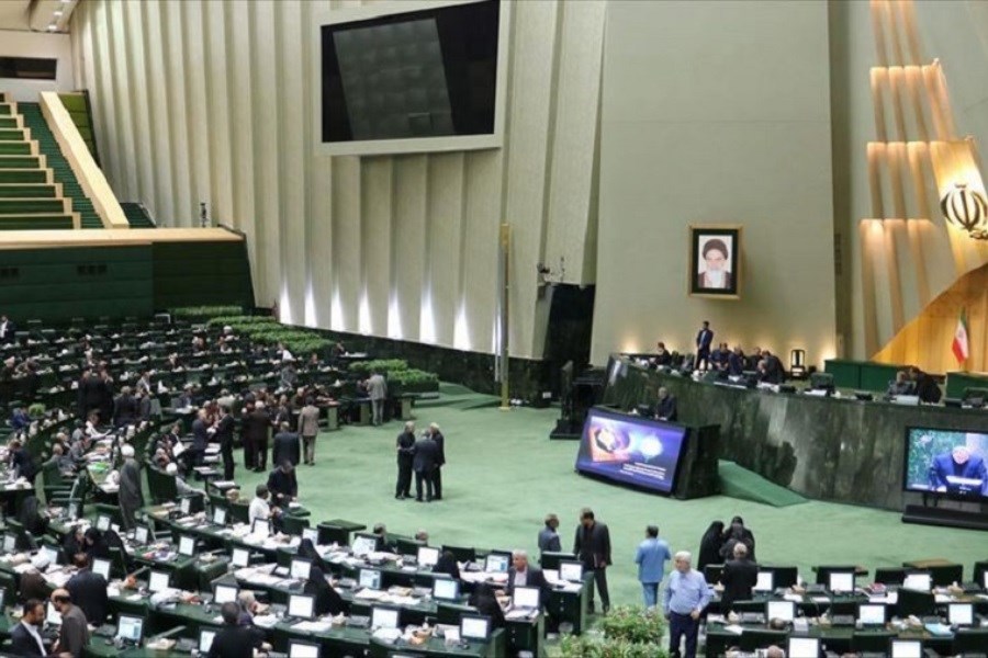 عقب نشینی شیرین مجلسی ها عقب نشینی شیرین مجلسی ها