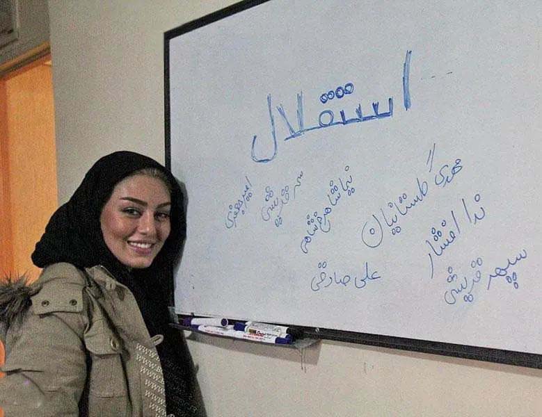 کری خوانی سحر قریشی برای پرسپولیسی ها/ عکس