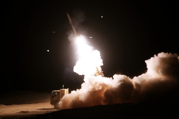 شنیده شدن صدای انفجار مهیب در آسمان نطنز/پدافند هوایی:یکی از سامانه های موشکی را آزمایش کردیم
