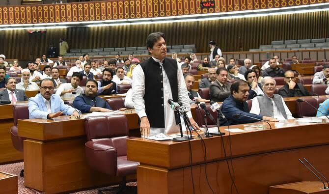 پارلمان پاکستان قبل از رای عدم اعتماد به عمران خان منحل شد