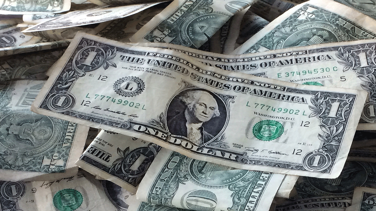 پادشاهی دلار در آستانه فروپاشی است؟