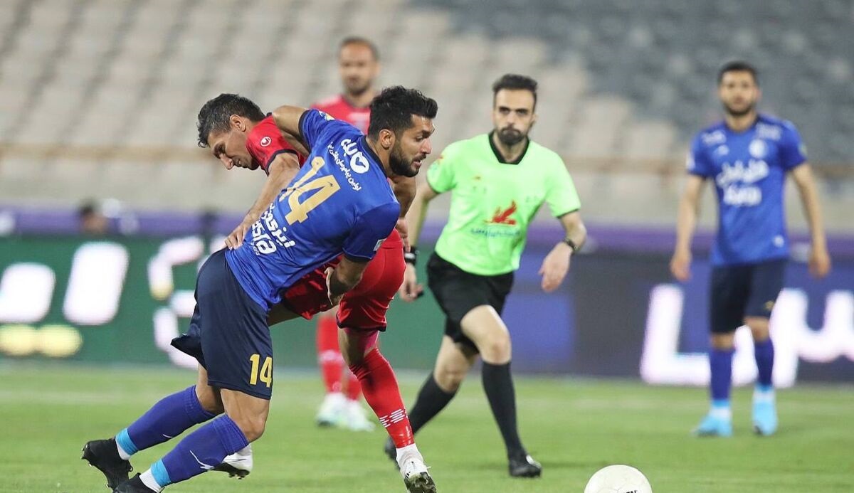 حمله معاون باشگاه استقلال به داور دیدار با نساجی