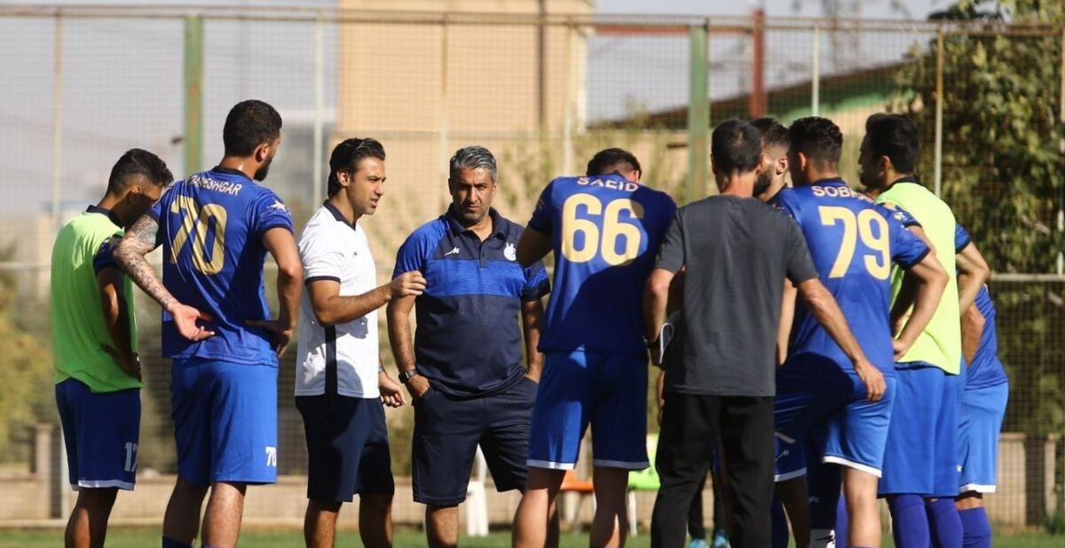 فرهاد مجیدی از روی دست یحیی تقلید می کند