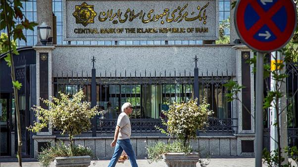 بانک مرکزی در واکنش به اظهارات این مقام آمریکایی با تکذیب خبر انتشار پول ایران گفت: گفتیم «توافق اولیه» صورت گرفته است.  ما نگفتیم که منابع مذکور آزاد و به دست آمده است
