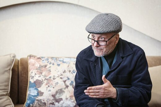 چاپلوس ها در جلسه با احمدی نژاد چه گفتند؟/ بدون حجاب با عفت ارجح بر با حجاب بدون عفت است/ بدون اصلاحات ساختاری انقلاب می شود