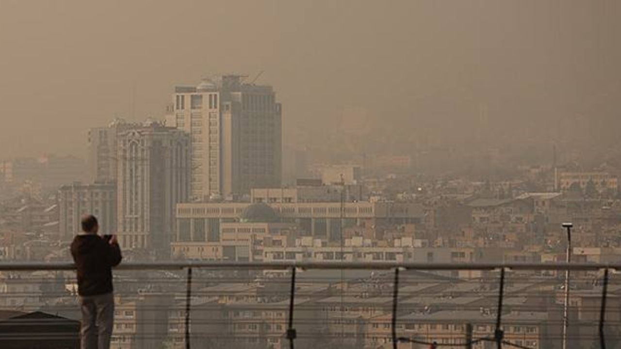 افزایش آلودگی هوا تا حد «بسیار ناسالم» در تهران و کرج/ هواشناسی: از تردد غیر ضروری بپرهیزید