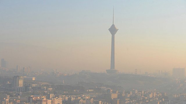 نفس تهران به شماره افتاد/۲۶ ایستگاه سنجش کیفیت هوای تهران در وضعیت «قرمز»/ مرگ سالانه 21 هزار ایرانی بر اثر استنشاق هوای آلوده