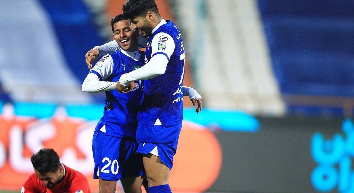 یک اتفاق جالب و کم سابقه در بازی سپاهان – استقلال یک اتفاق جالب و کم سابقه در بازی سپاهان – استقلال