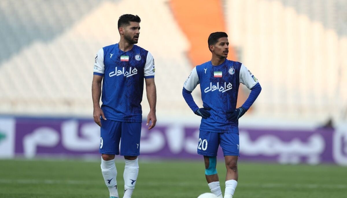 ناراحتی شدید بازیکن استقلال پس از تساوی ناراحتی شدید بازیکن استقلال پس از تساوی