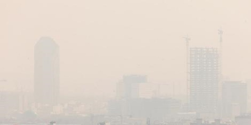 تشدید آلودگی هوای تهران و کرج تا حد «بسیار ناسالم»/ از تردد غیرضروری خودداری کنید