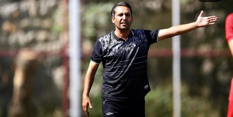 سرمربی پرسپولیس : استقلال یک مشت هوچی‌گر دور خودش جمع کرده