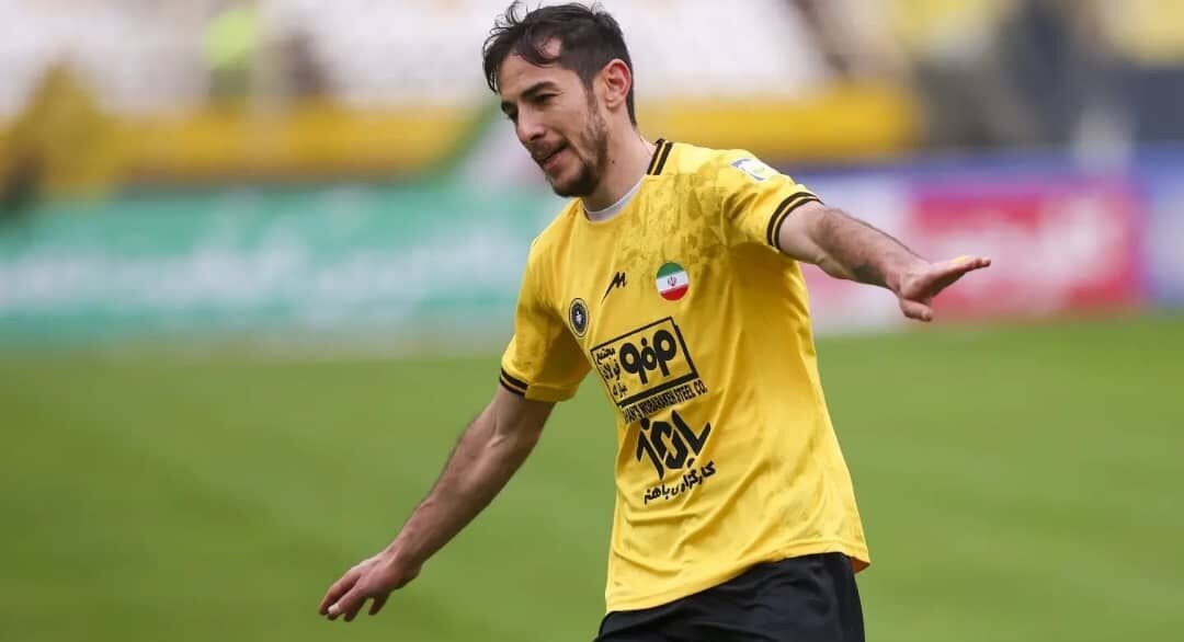 با پدرزن استقلالی‌ام کری سنگین دارم