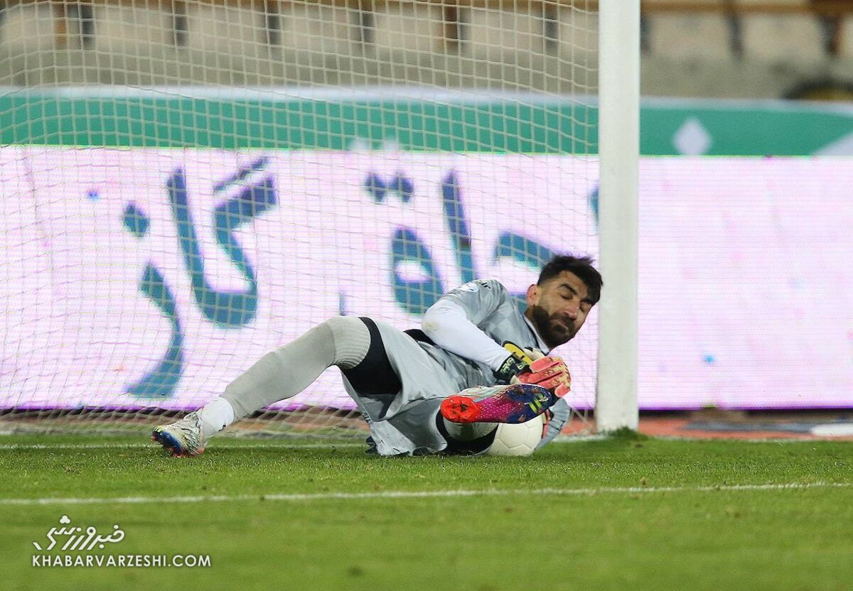 استراتژی عجیب گلمحمدی مقابل سپاهان استراتژی عجیب گلمحمدی مقابل سپاهان