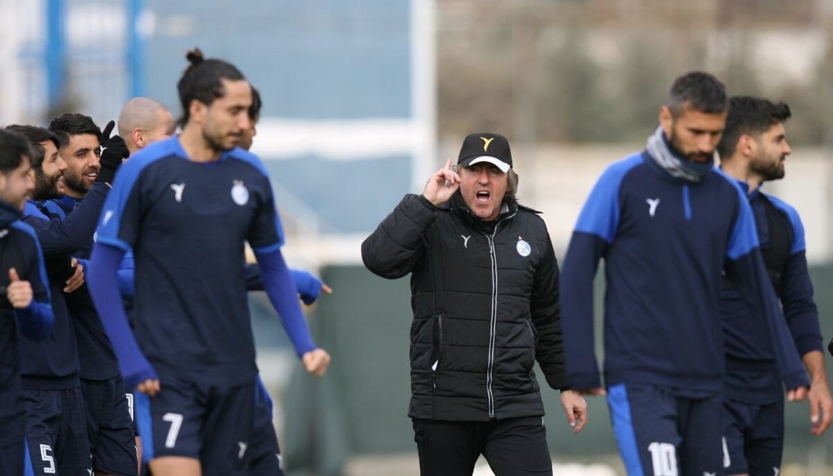 حسن روشن بازیکنان استقلال را شست و پهن کرد حسن روشن بازیکنان استقلال را شست و پهن کرد