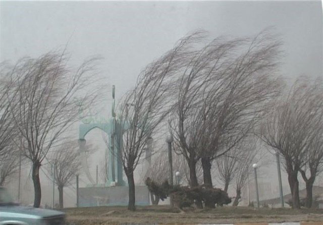 وزش باد در تهران / احتمال سقوط بهمن در ارتفاعات