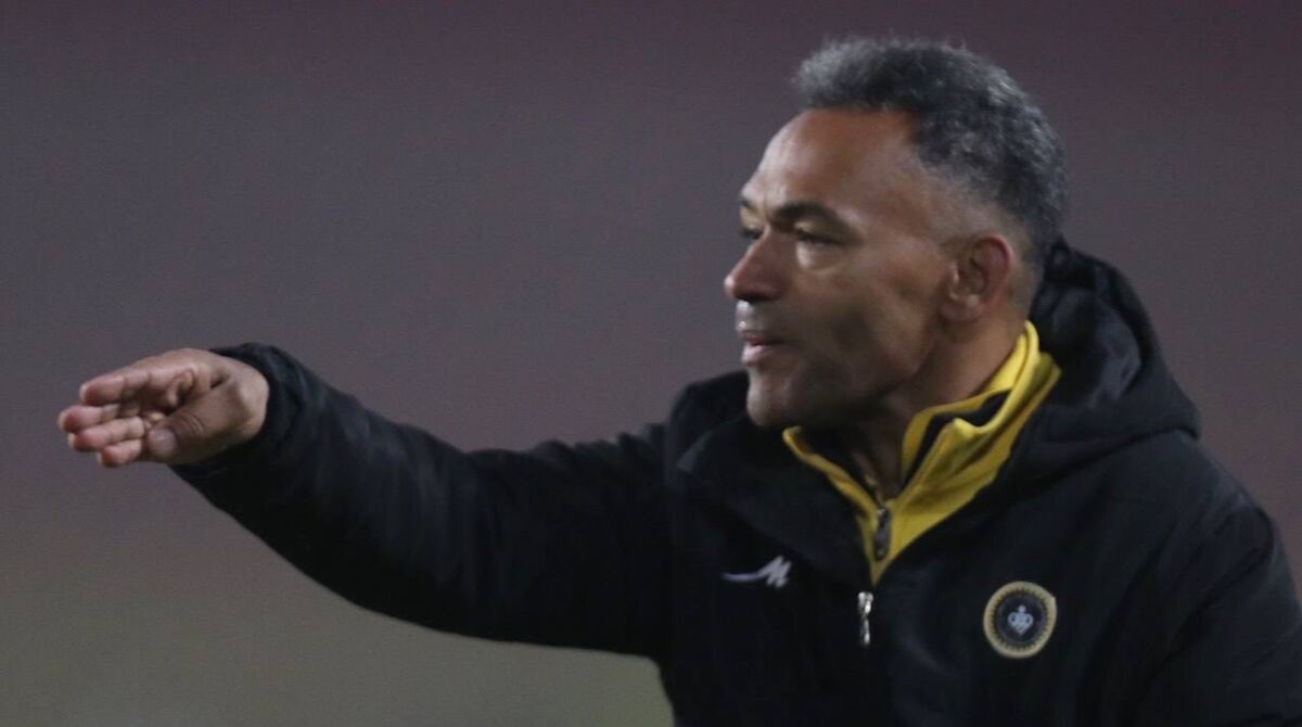 طعنه سرمربی تیم فوتبال سپاهان به داوران ایرانی طعنه سرمربی تیم فوتبال سپاهان به داوران ایرانی