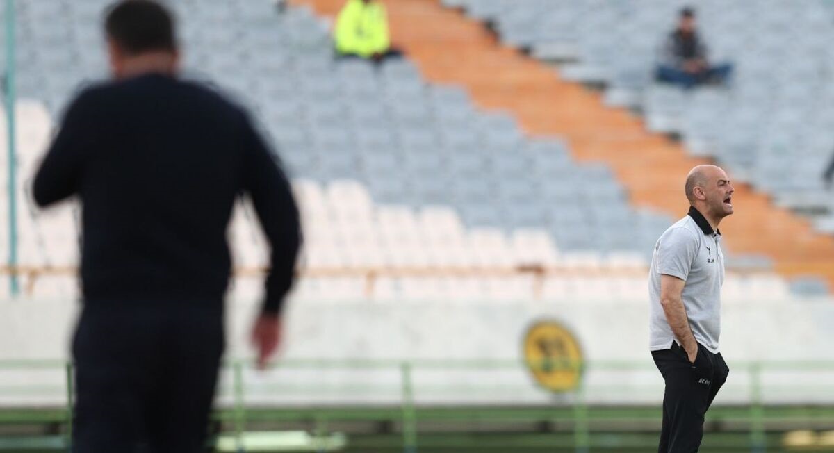 واکنش مربی خارجی استقلال به وقتهای اضافه جنجالی! واکنش مربی خارجی استقلال به وقتهای اضافه جنجالی!