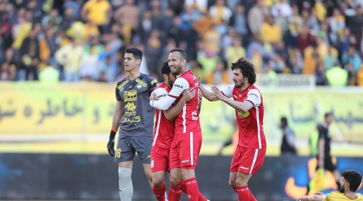 همای سعادت سر شانه فرشته نجات پرسپولیس