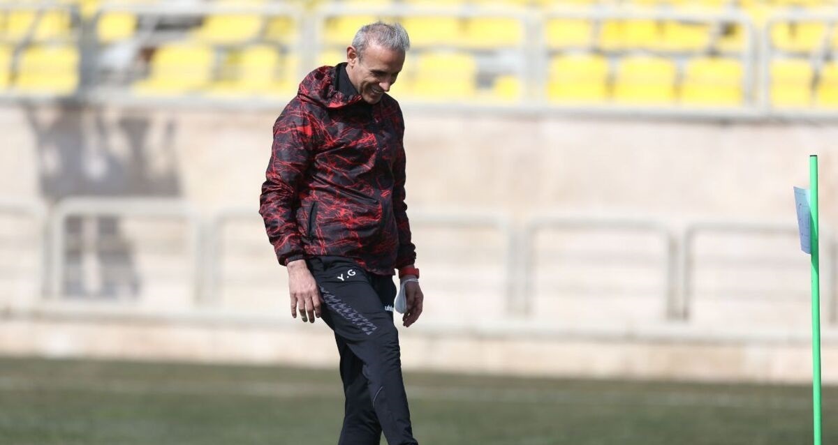 یحیی گل محمدی صدر را از سپاهان پس می گیرد؟