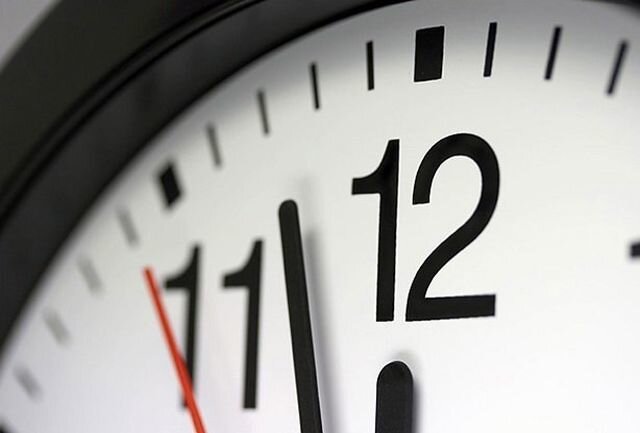 مصوبه مجلس: ساعت رسمی کشور از سال ۱۴۰۲ تغییر نمی‌کند