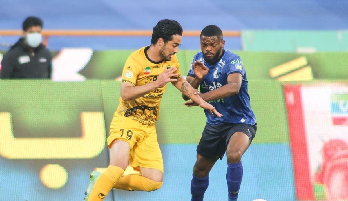 بازیکن ملیپوش استقلالی را سمت پرسپولیس هل دادند! بازیکن ملیپوش استقلالی را سمت پرسپولیس هل دادند!